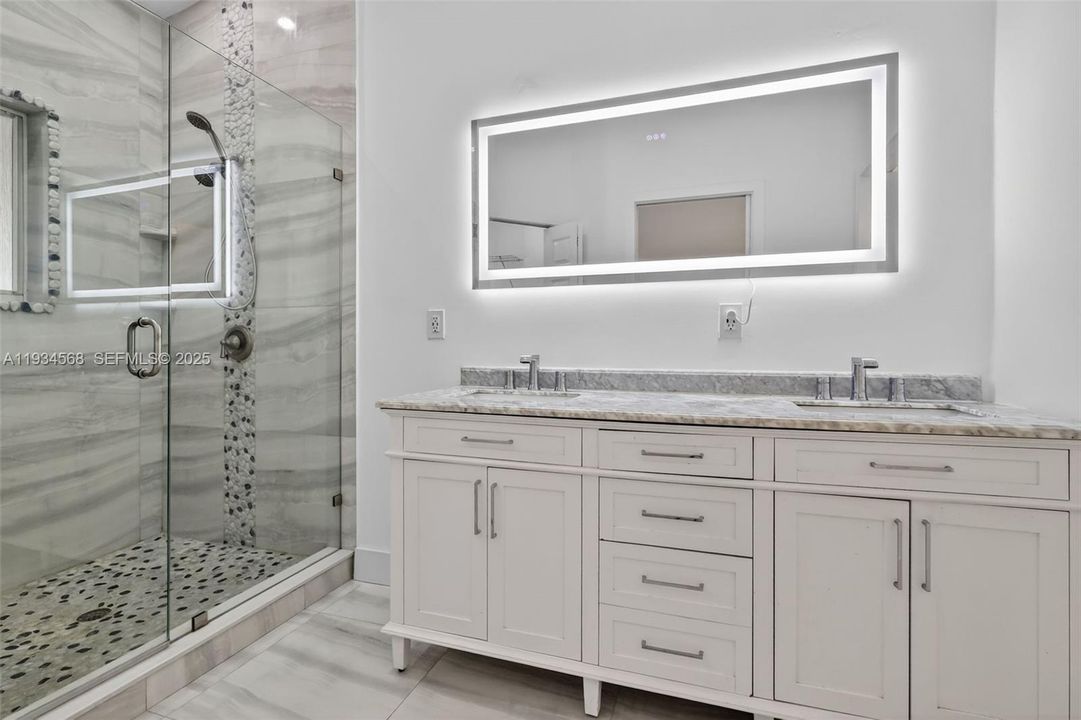 For Sale: $874,999 (4 beds, 3 baths, 2700 Square Feet)