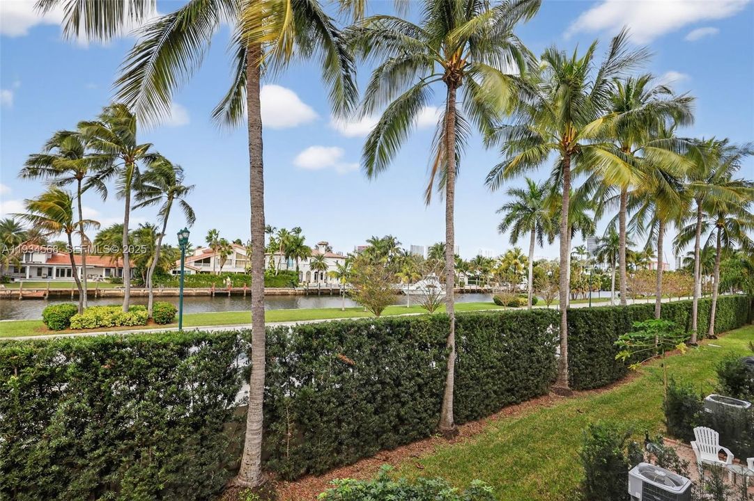 For Sale: $874,999 (4 beds, 3 baths, 2700 Square Feet)