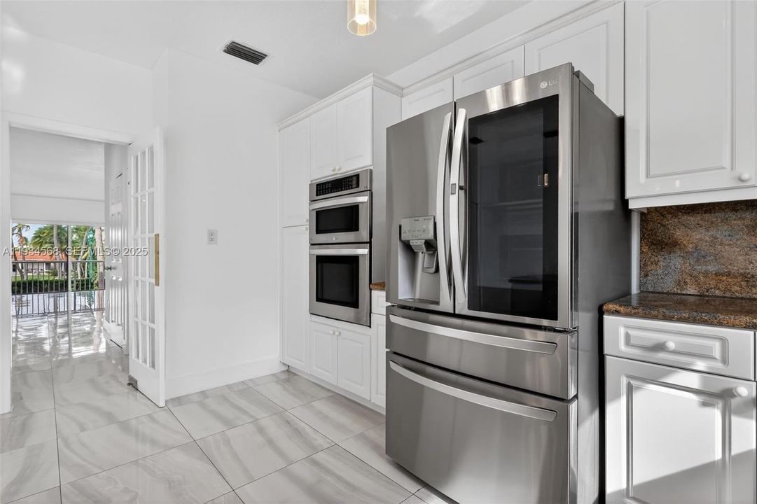 For Sale: $874,999 (4 beds, 3 baths, 2700 Square Feet)