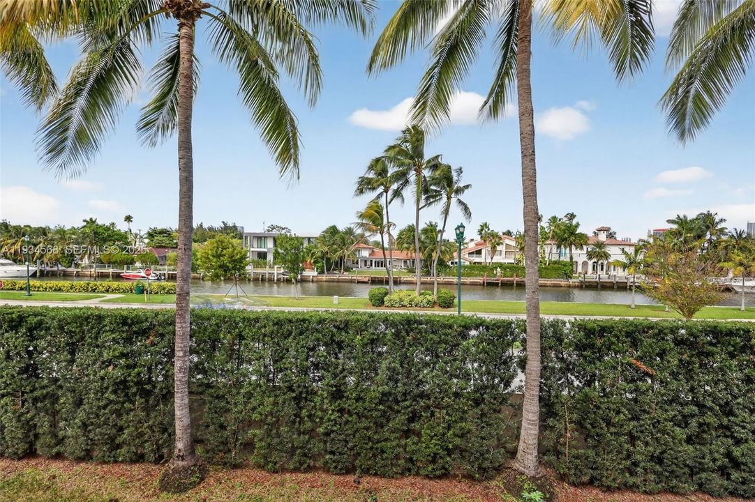 For Sale: $874,999 (4 beds, 3 baths, 2700 Square Feet)