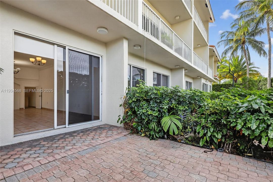 For Sale: $874,999 (4 beds, 3 baths, 2700 Square Feet)