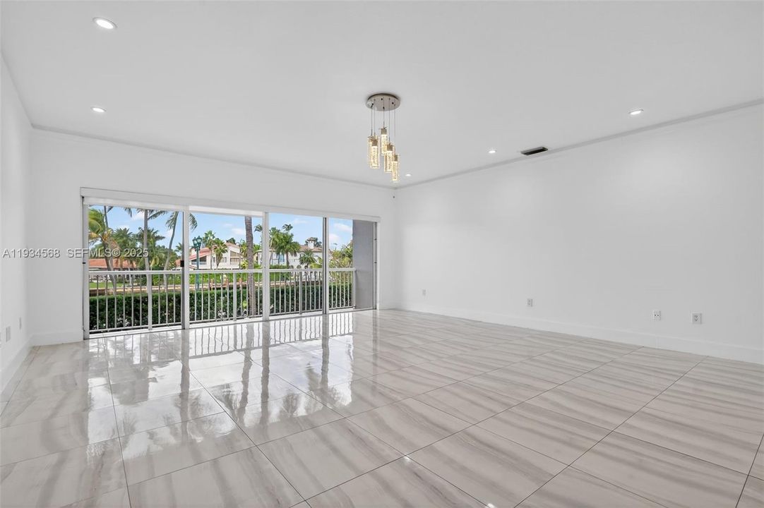 For Sale: $874,999 (4 beds, 3 baths, 2700 Square Feet)