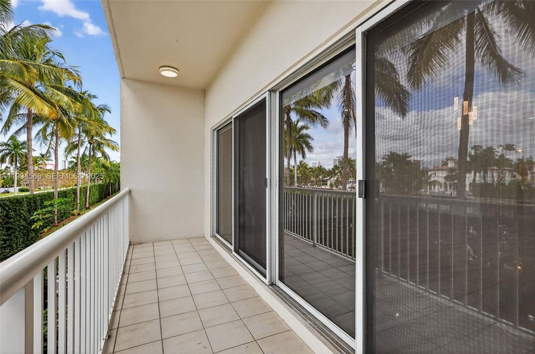 For Sale: $874,999 (4 beds, 3 baths, 2700 Square Feet)