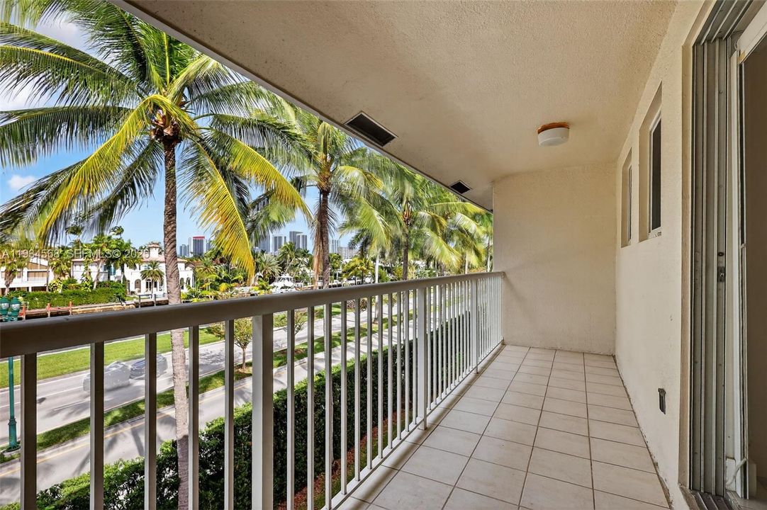 For Sale: $874,999 (4 beds, 3 baths, 2700 Square Feet)