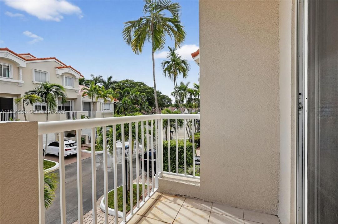 For Sale: $874,999 (4 beds, 3 baths, 2700 Square Feet)