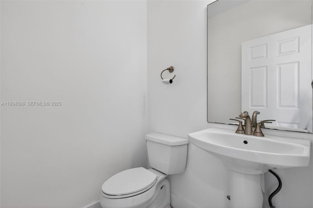 For Sale: $874,999 (4 beds, 3 baths, 2700 Square Feet)