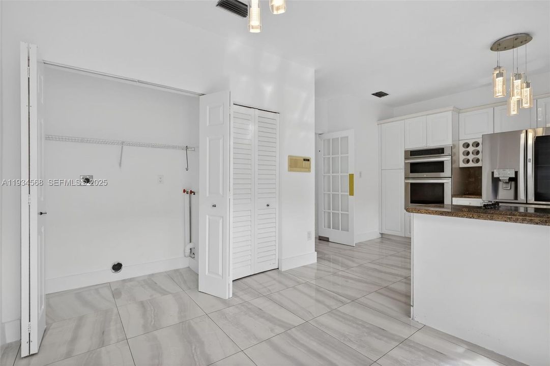 For Sale: $874,999 (4 beds, 3 baths, 2700 Square Feet)