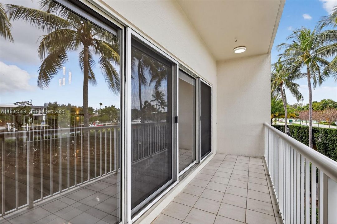 For Sale: $874,999 (4 beds, 3 baths, 2700 Square Feet)