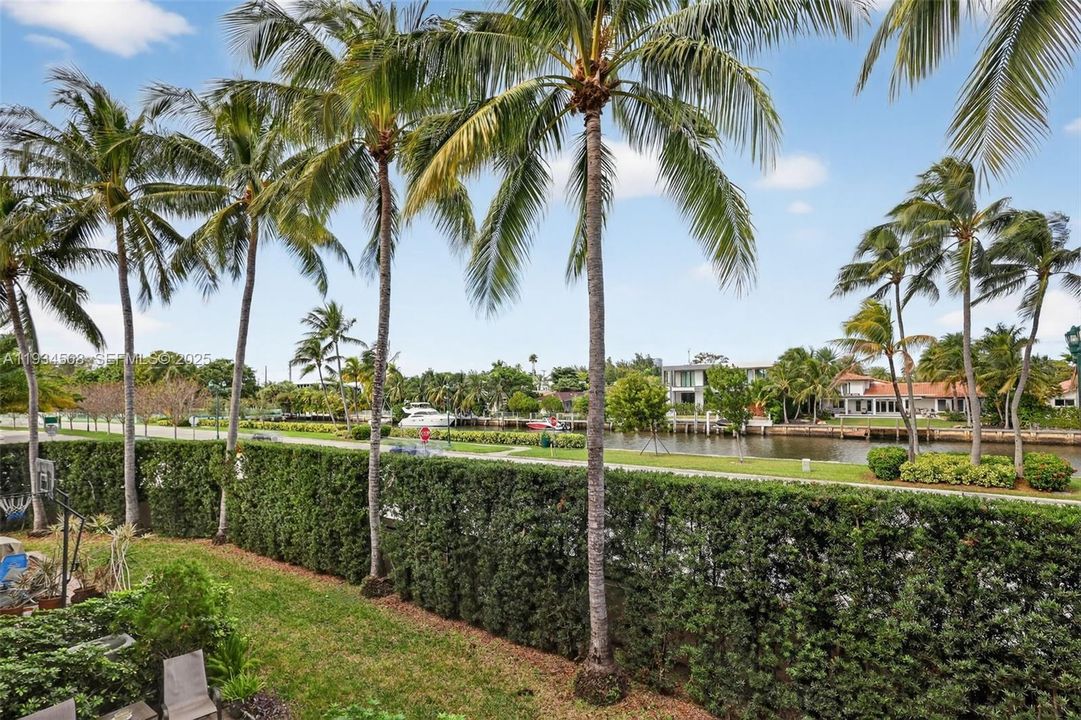 For Sale: $874,999 (4 beds, 3 baths, 2700 Square Feet)