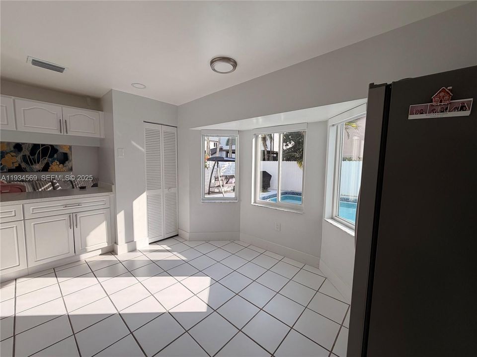 For Sale: $760,000 (4 beds, 2 baths, 2071 Square Feet)