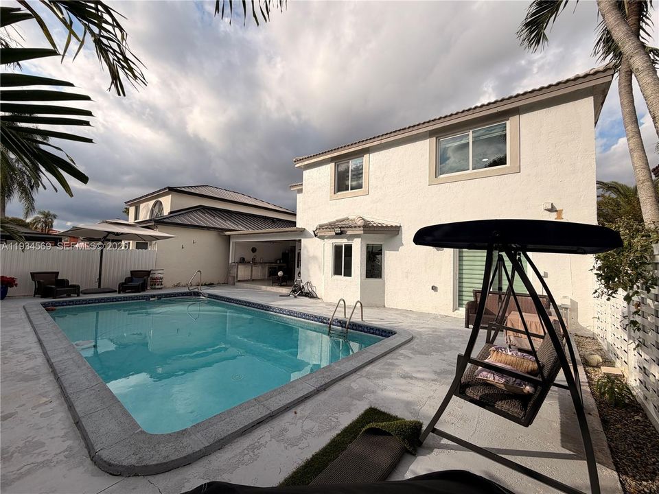 For Sale: $760,000 (4 beds, 2 baths, 2071 Square Feet)