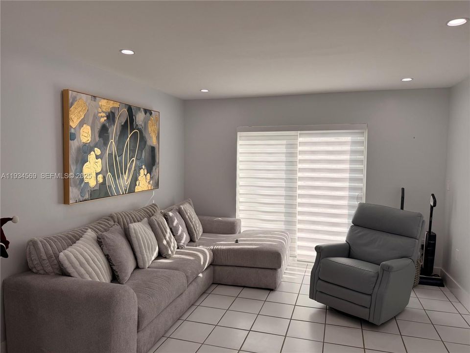 For Sale: $760,000 (4 beds, 2 baths, 2071 Square Feet)