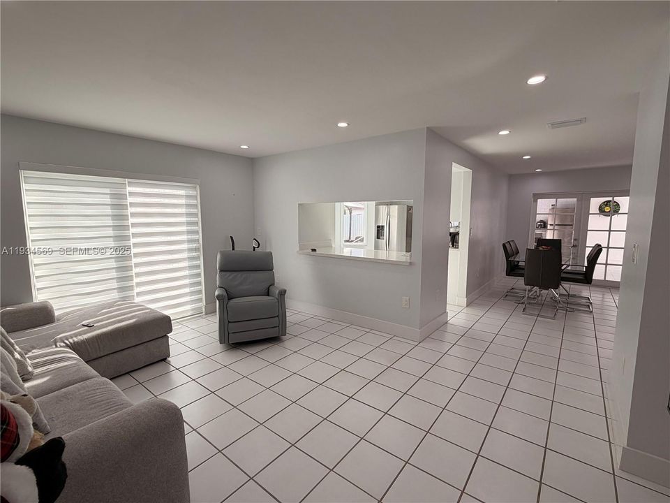 For Sale: $760,000 (4 beds, 2 baths, 2071 Square Feet)