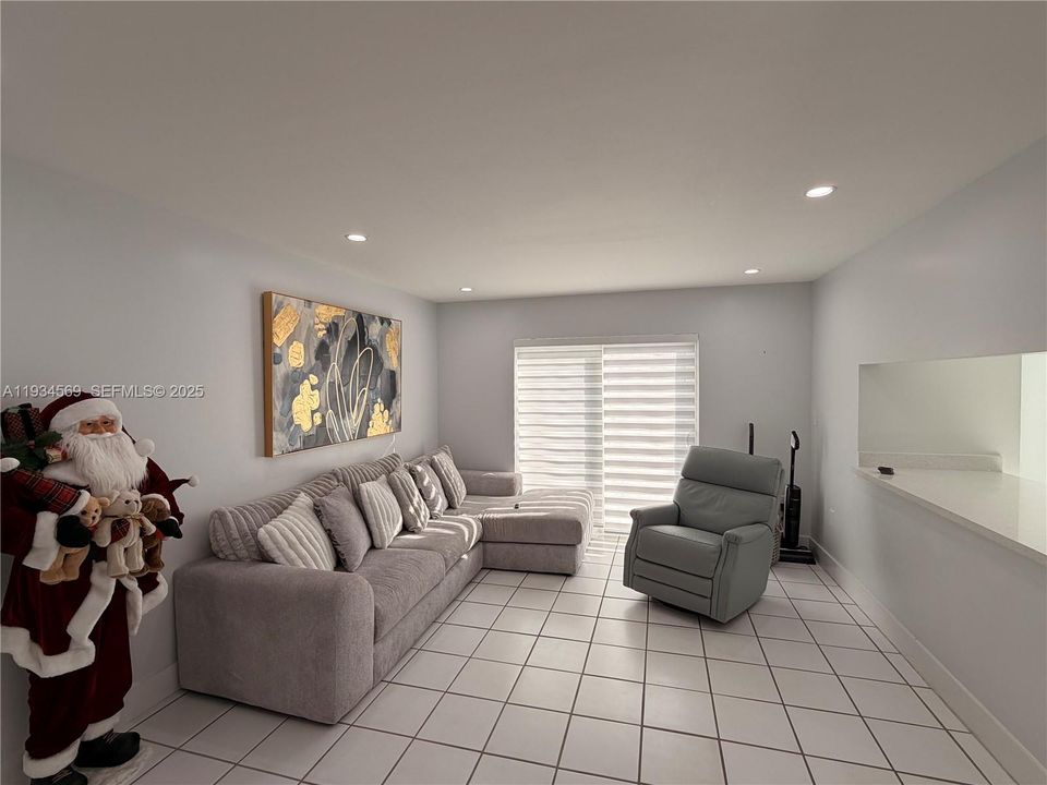 For Sale: $760,000 (4 beds, 2 baths, 2071 Square Feet)