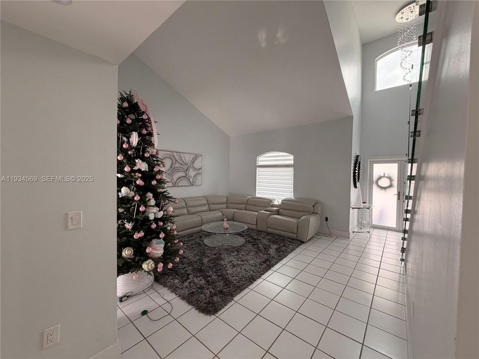 For Sale: $760,000 (4 beds, 2 baths, 2071 Square Feet)