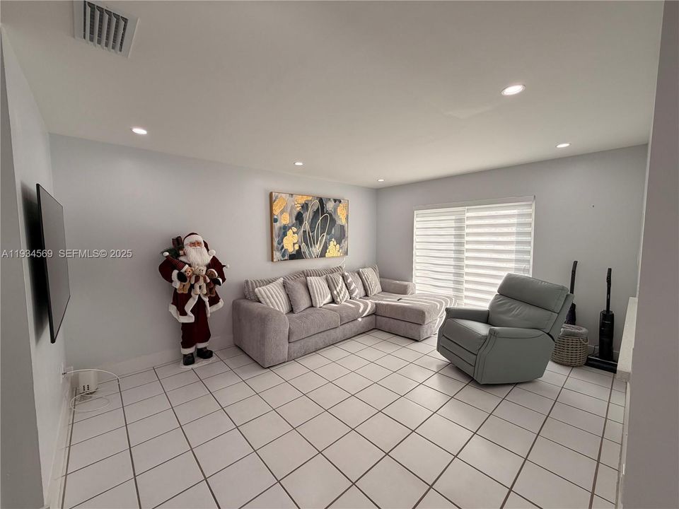 For Sale: $760,000 (4 beds, 2 baths, 2071 Square Feet)