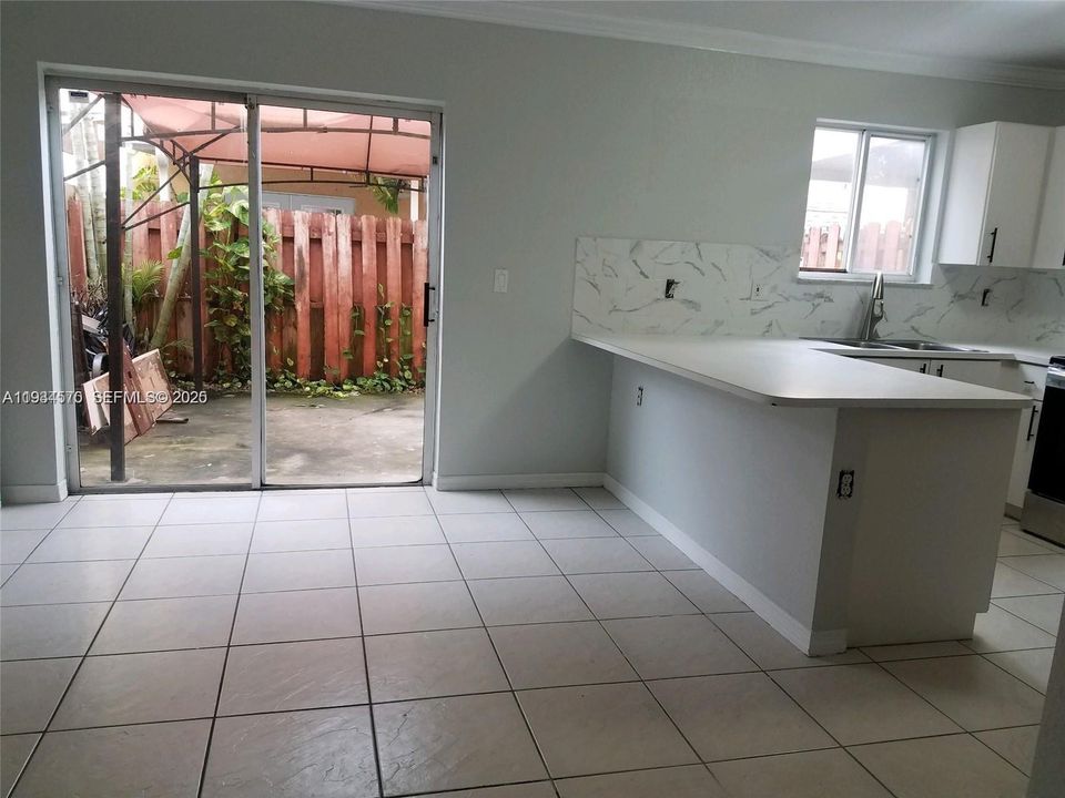 En Renta: $2,950 (3 camas, 2 baños, 1180 Pies cuadrados)