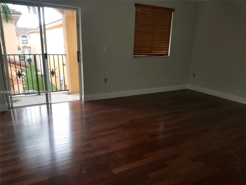 En Renta: $2,950 (3 camas, 2 baños, 1180 Pies cuadrados)