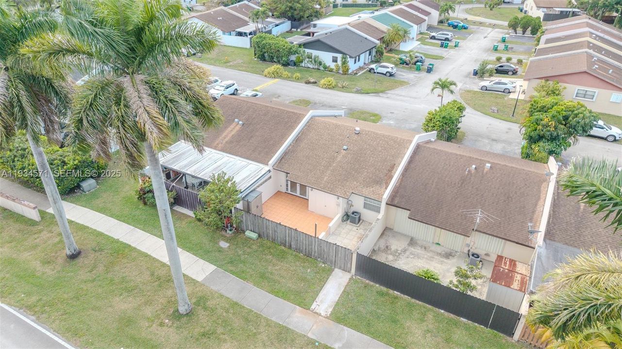 For Rent: $2,600 (2 beds, 2 baths, 1030 Square Feet)