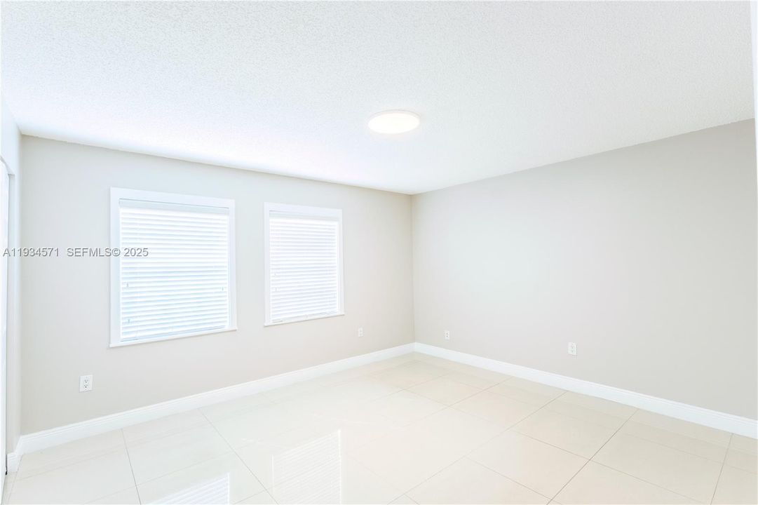 For Rent: $2,600 (2 beds, 2 baths, 1030 Square Feet)