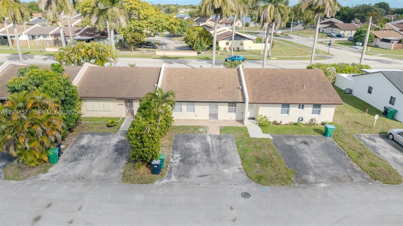 For Rent: $2,600 (2 beds, 2 baths, 1030 Square Feet)