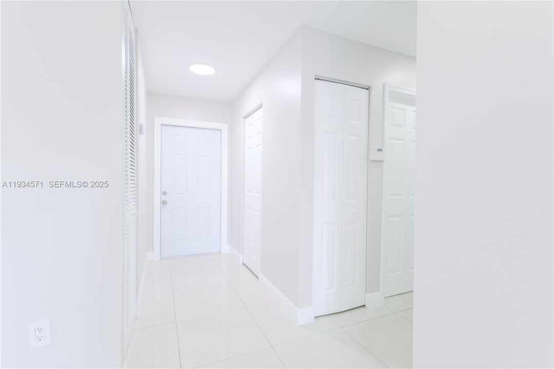 For Rent: $2,600 (2 beds, 2 baths, 1030 Square Feet)