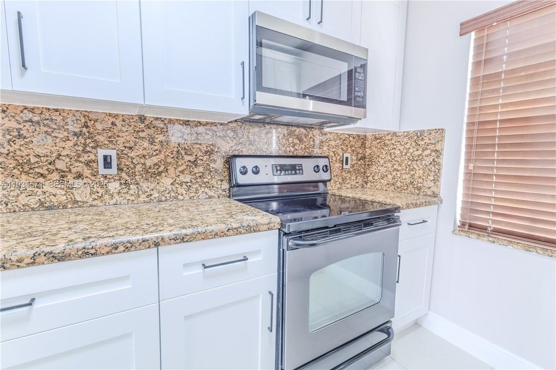 For Rent: $2,600 (2 beds, 2 baths, 1030 Square Feet)