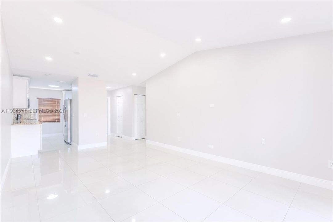 For Rent: $2,600 (2 beds, 2 baths, 1030 Square Feet)