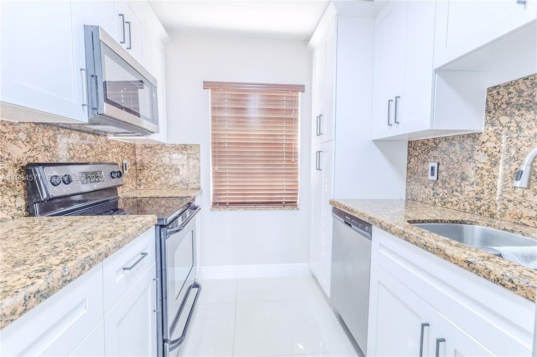 For Rent: $2,600 (2 beds, 2 baths, 1030 Square Feet)