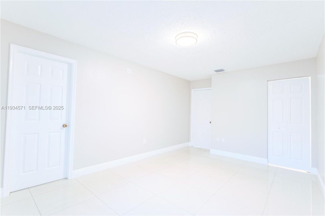 For Rent: $2,600 (2 beds, 2 baths, 1030 Square Feet)