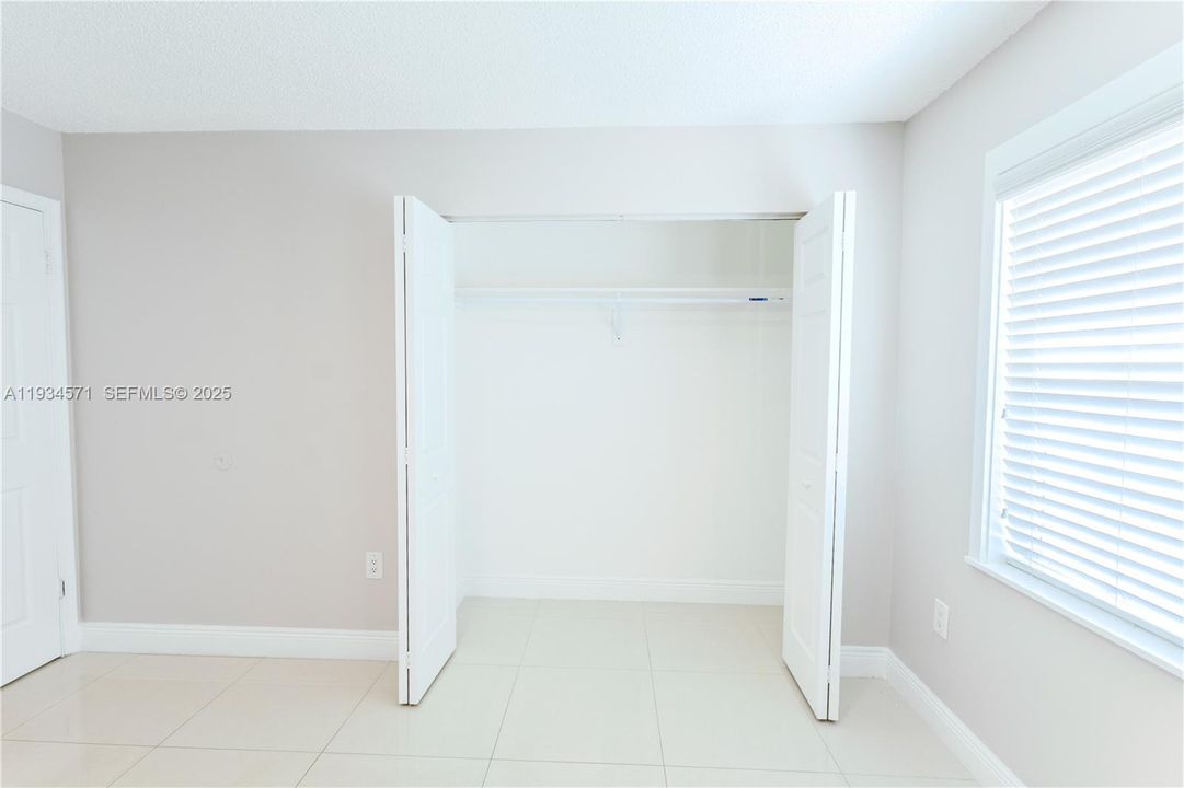 For Rent: $2,600 (2 beds, 2 baths, 1030 Square Feet)