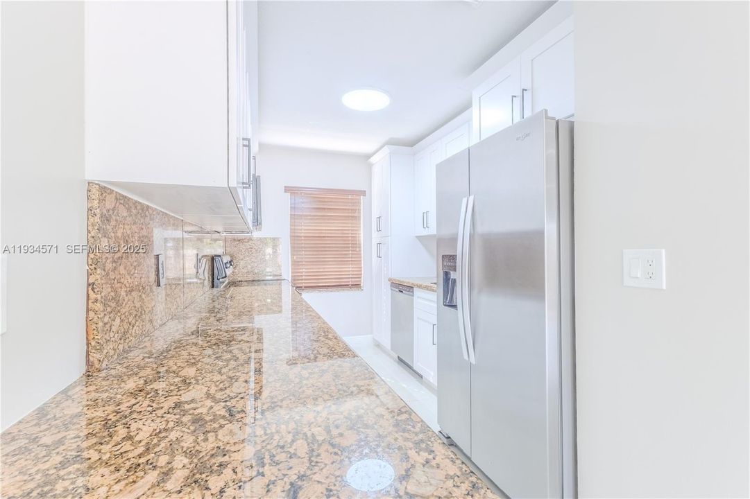 For Rent: $2,600 (2 beds, 2 baths, 1030 Square Feet)