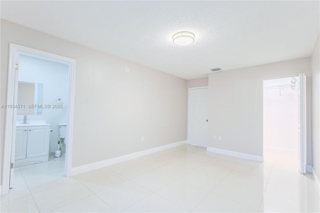 For Rent: $2,600 (2 beds, 2 baths, 1030 Square Feet)