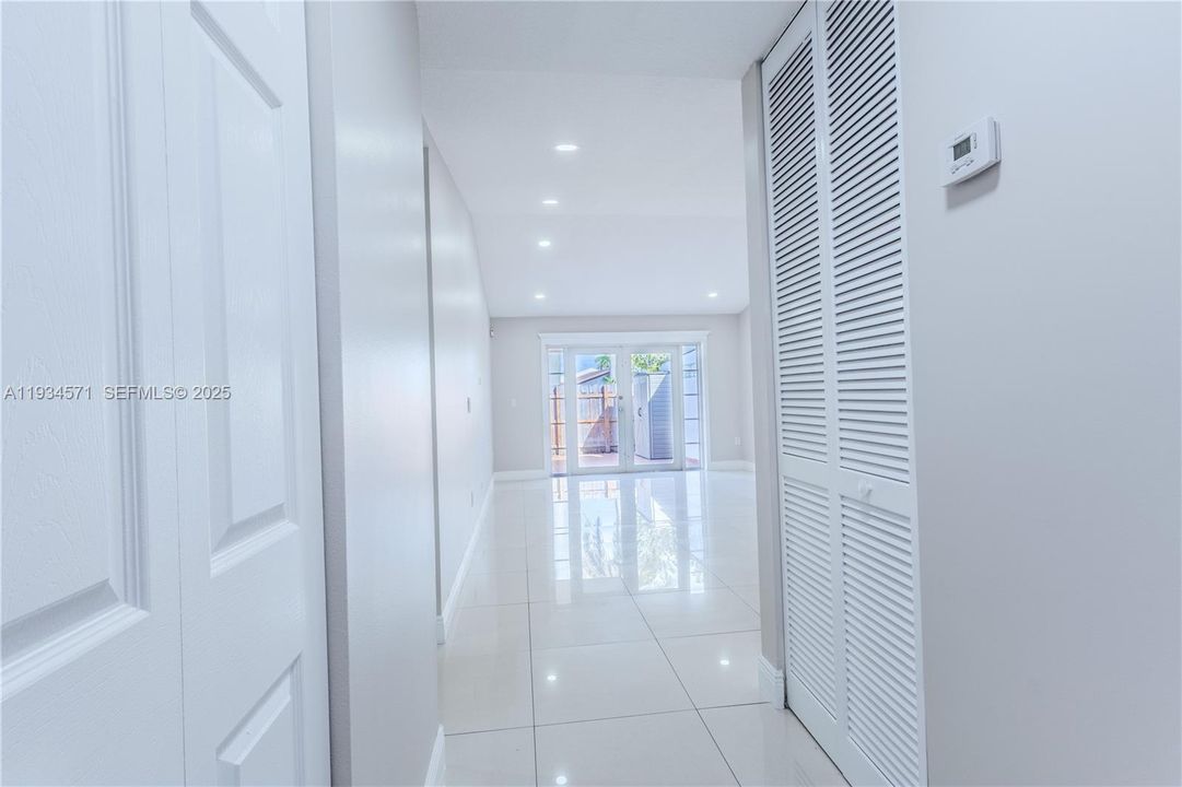 For Rent: $2,600 (2 beds, 2 baths, 1030 Square Feet)