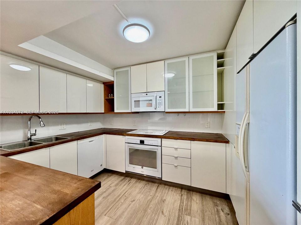 En Renta: $2,800 (2 camas, 2 baños, 1075 Pies cuadrados)