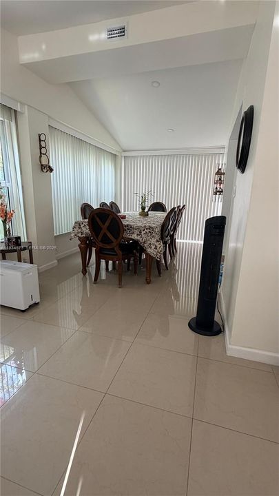 For Sale: $580,000 (3 beds, 1 baths, 1056 Square Feet)