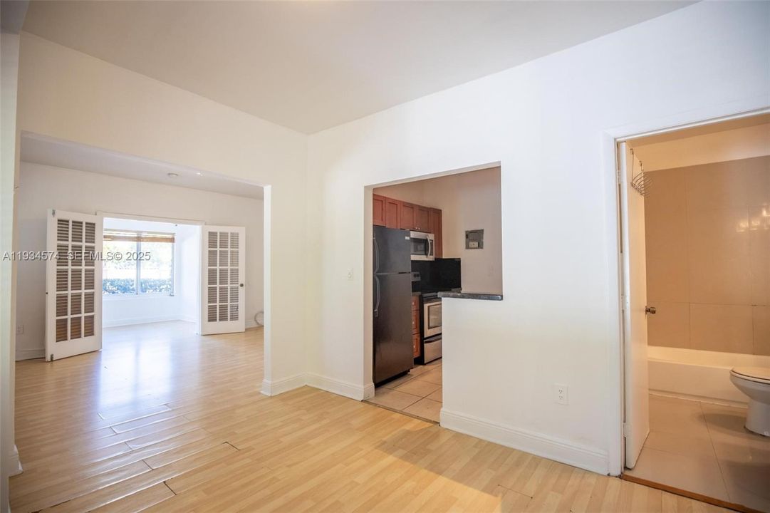 For Rent: $2,100 (2 beds, 1 baths, 1000 Square Feet)