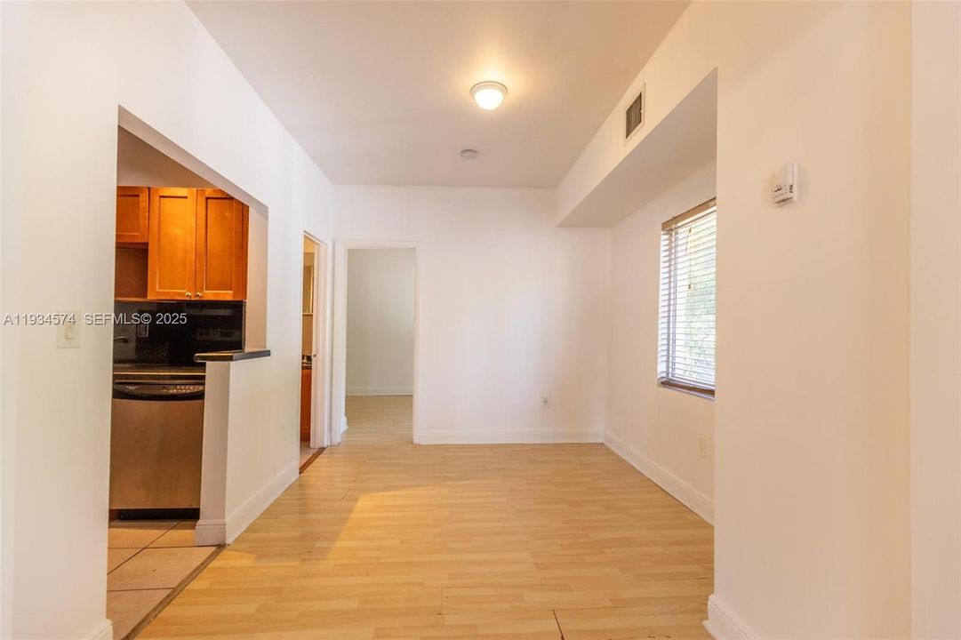 For Rent: $2,100 (2 beds, 1 baths, 1000 Square Feet)