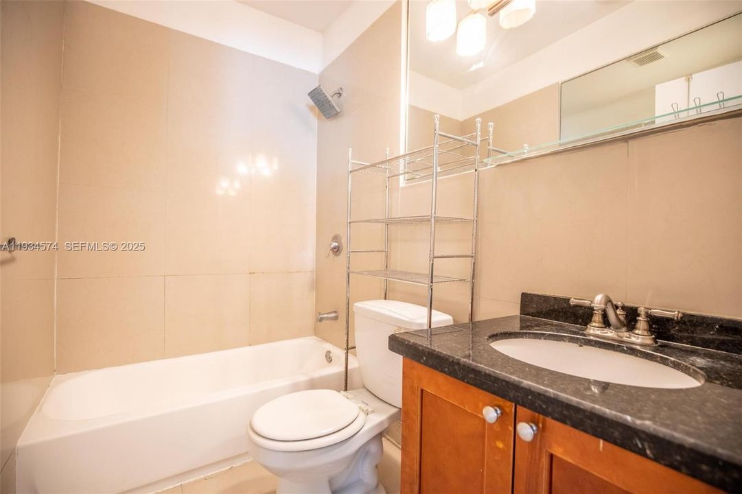 For Rent: $2,100 (2 beds, 1 baths, 1000 Square Feet)