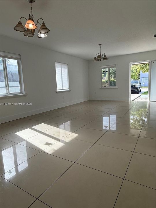 En Venta: $499,000 (3 camas, 2 baños, 1500 Pies cuadrados)