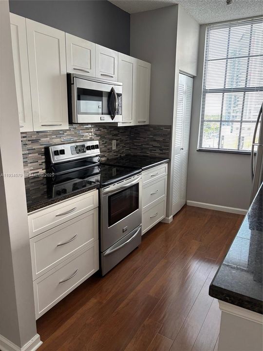 В аренду: $2,700 (2 спален, 2 ванн, 1280 Квадратных фут)