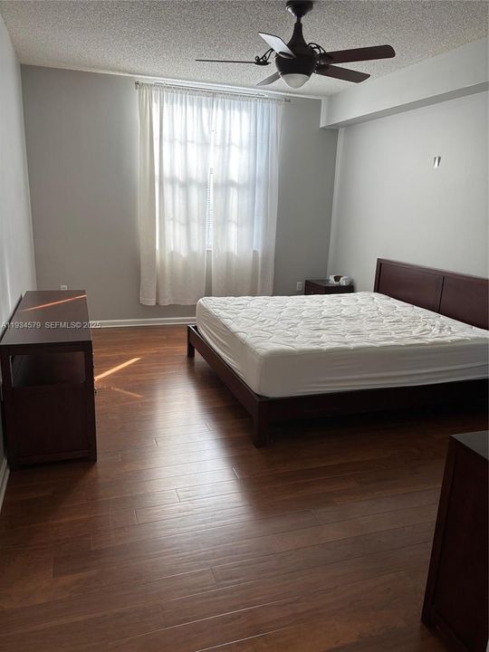 В аренду: $2,700 (2 спален, 2 ванн, 1280 Квадратных фут)