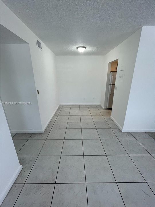 For Rent: $1,700 (2 beds, 1 baths, 9275 Square Feet)