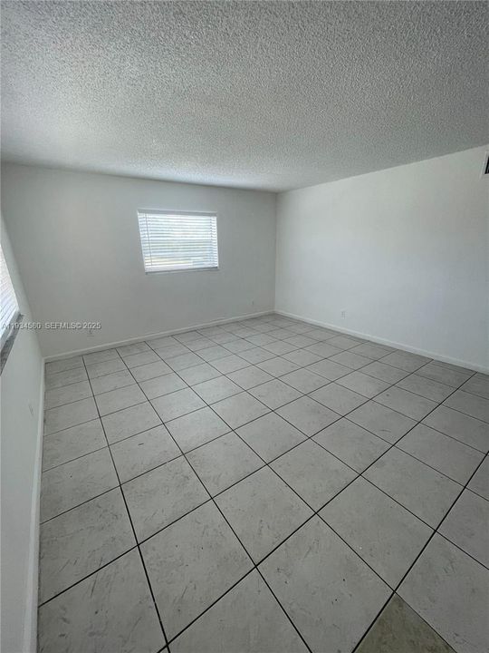 For Rent: $1,700 (2 beds, 1 baths, 9275 Square Feet)