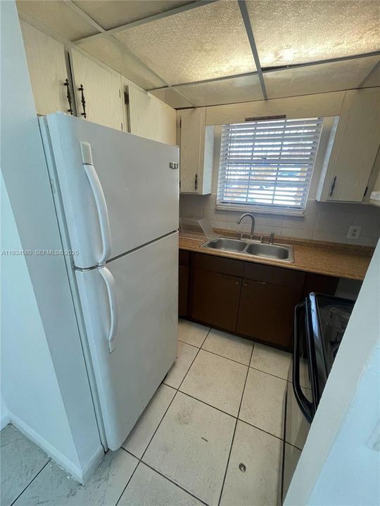 For Rent: $1,700 (2 beds, 1 baths, 9275 Square Feet)