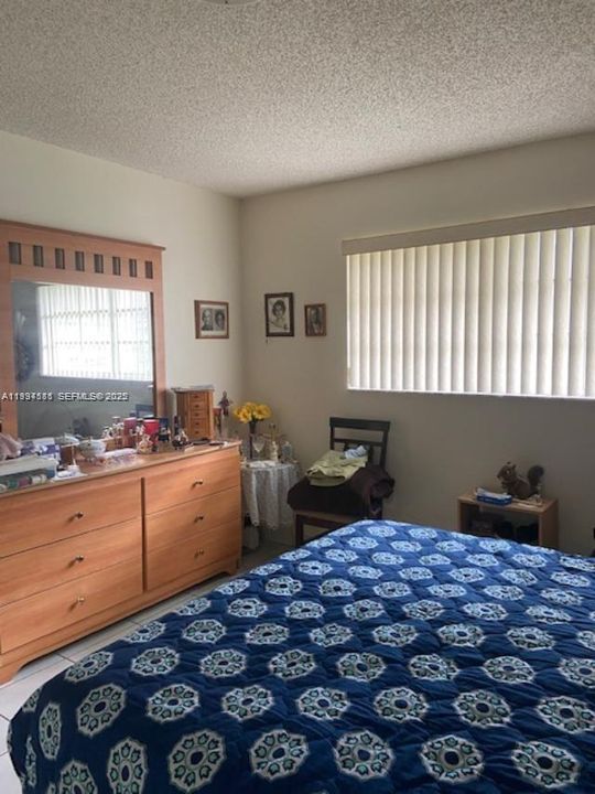 На продажу: $260,000 (2 спален, 2 ванн, 1100 Квадратных фут)