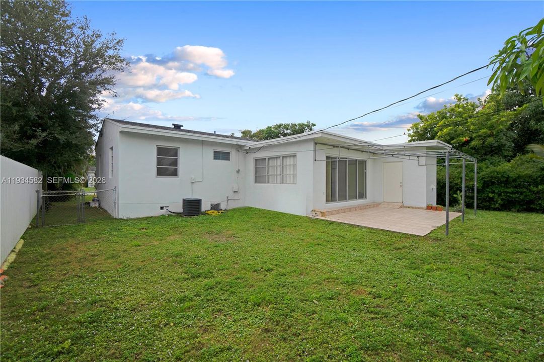 For Sale: $490,000 (3 beds, 2 baths, 1395 Square Feet)