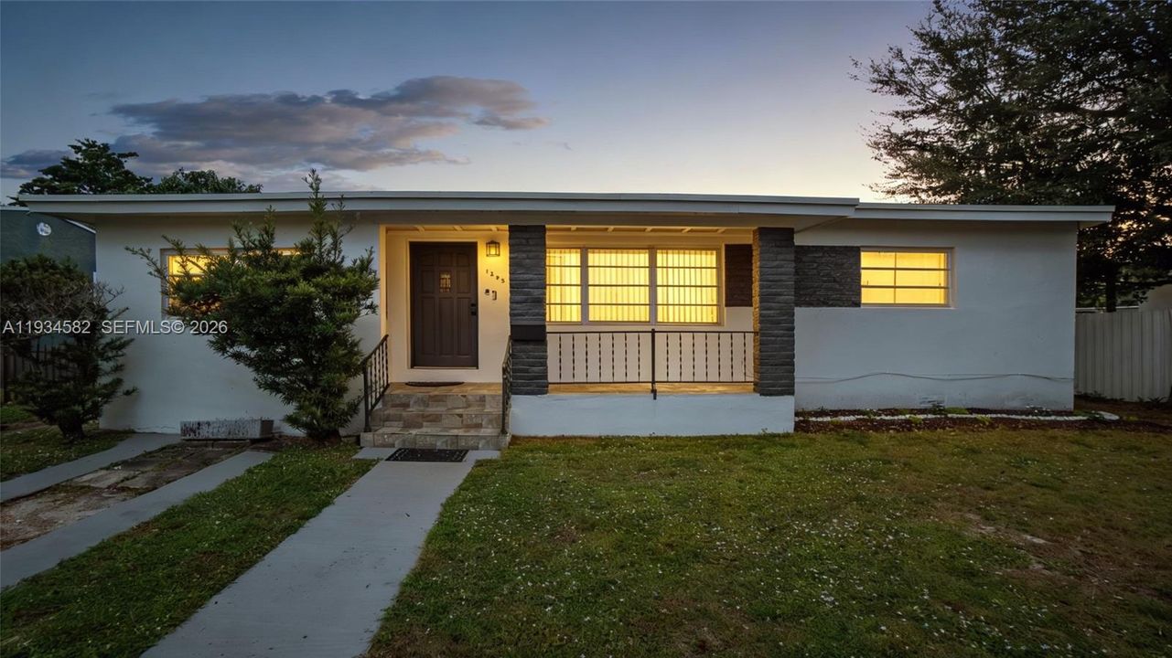 For Sale: $490,000 (3 beds, 2 baths, 1395 Square Feet)