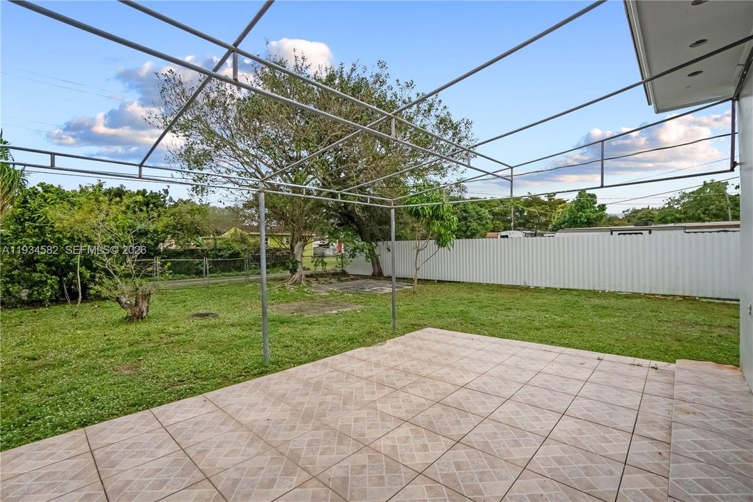 For Sale: $490,000 (3 beds, 2 baths, 1395 Square Feet)