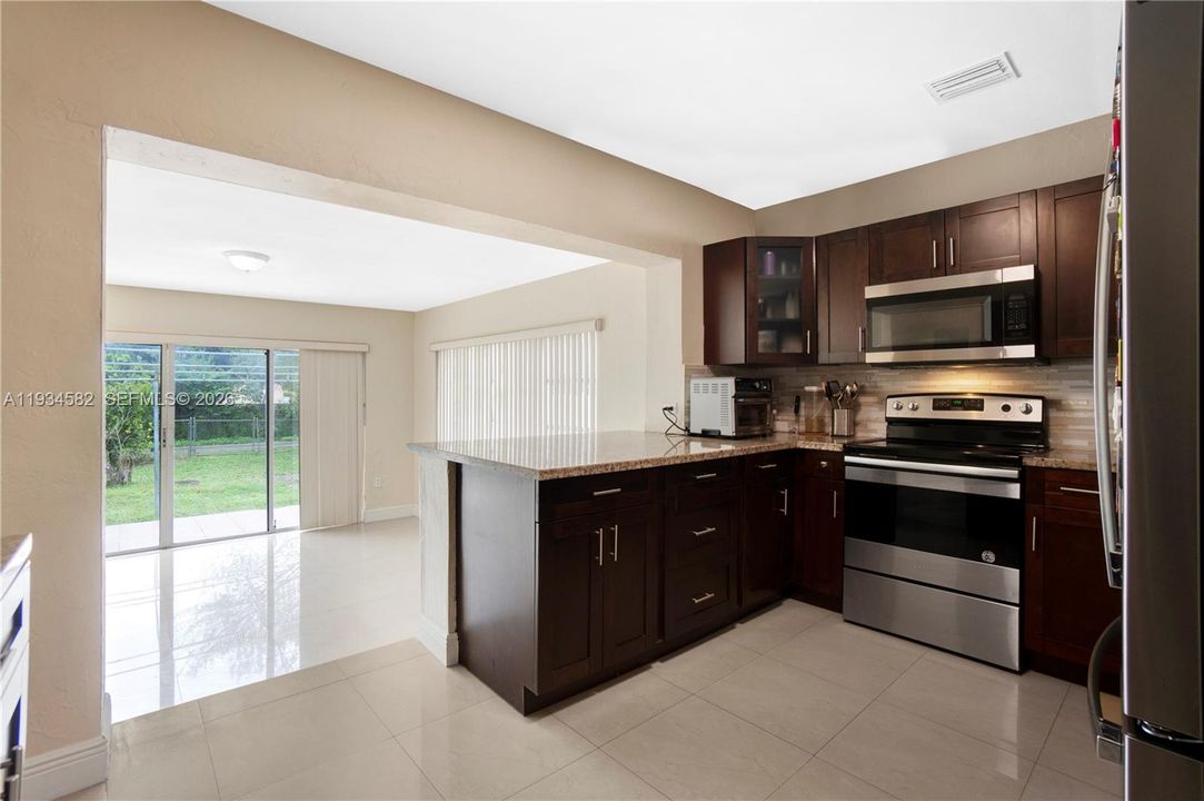 For Sale: $490,000 (3 beds, 2 baths, 1395 Square Feet)